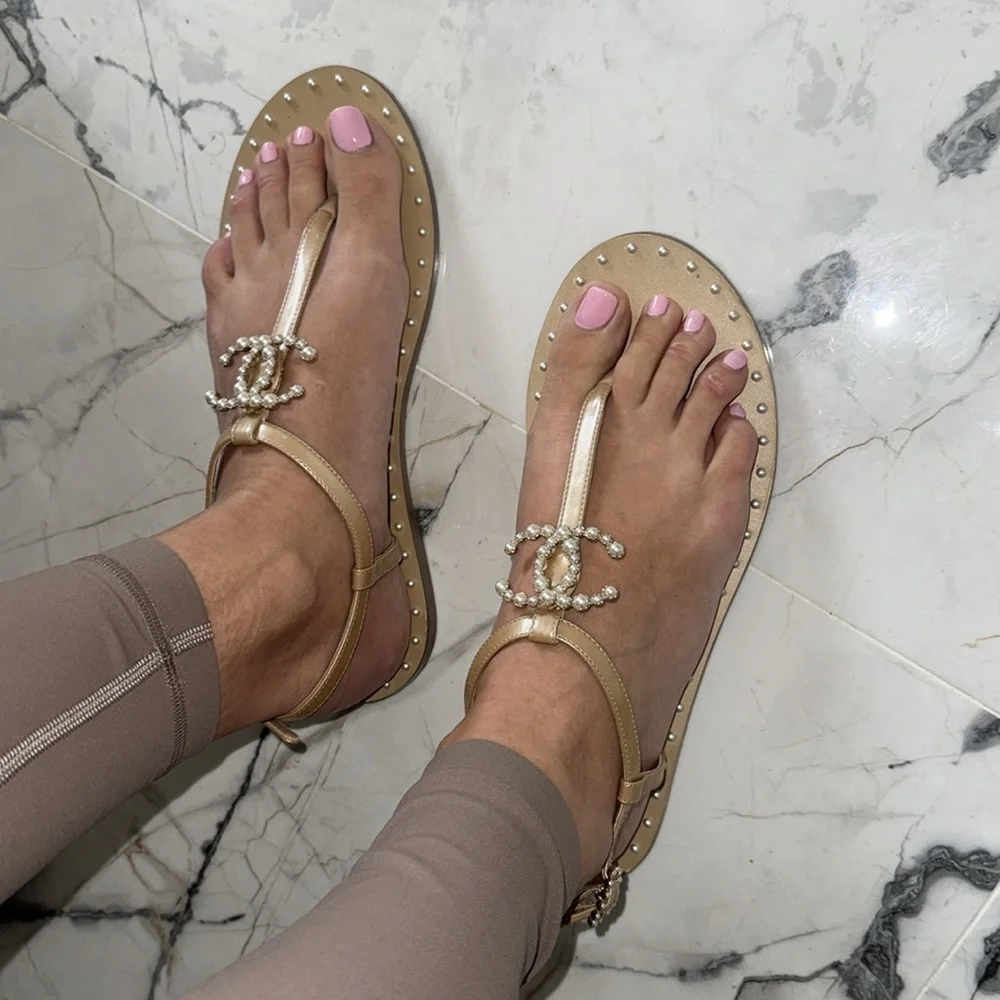 Chanel Nude & White Pearl Thong Flat Sandals🤍